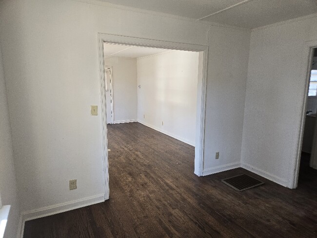 Building Photo - 2020 Regent St