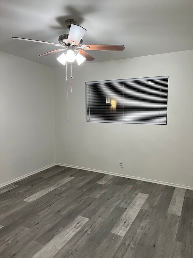 Foto del edificio - 23889 Hemlock Ave
