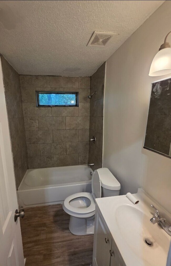 Building Photo - Affordable 3 Bedroom 1 Bath Home