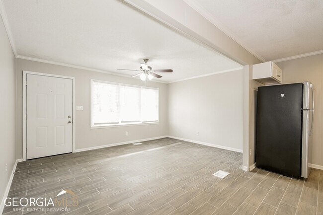 Building Photo - 35 Willow Ln NW