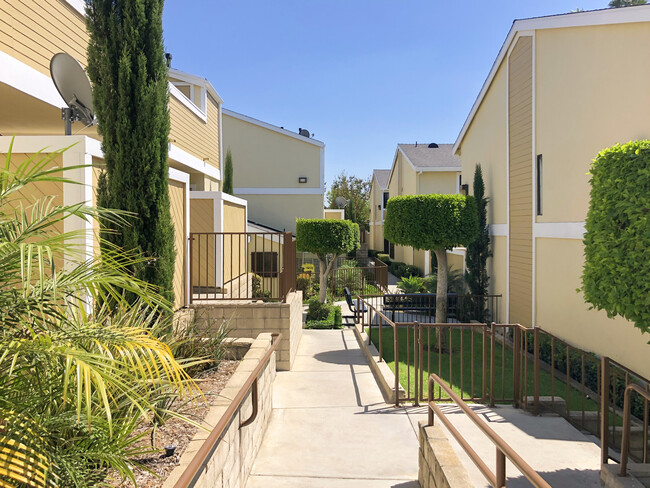 Building Photo - Ladera Vista Apartments