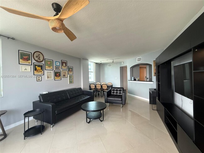 Building Photo - 9201 Collins Ave