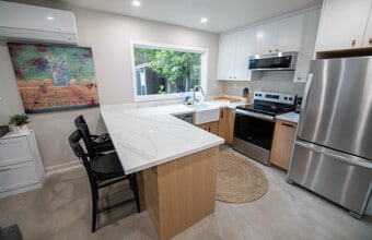 Building Photo - 1658 Lower Grand Ave