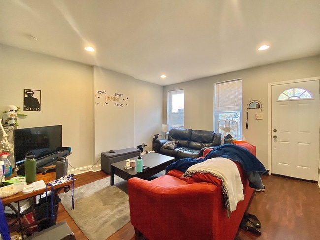 Building Photo - Upenn & Drexel! A spacious 4 bed/2 bath ho...