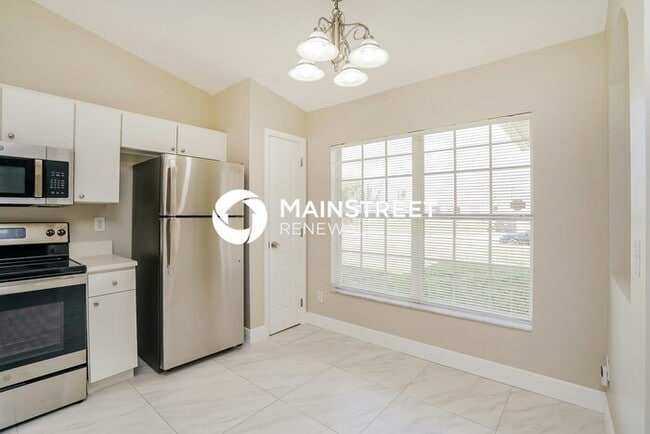Foto del edificio - 3 Bedroom Pet-Friendly Home in Cape Coral, FL with Main Street Renewal