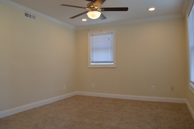 Foto del edificio - 24 Granville Ave