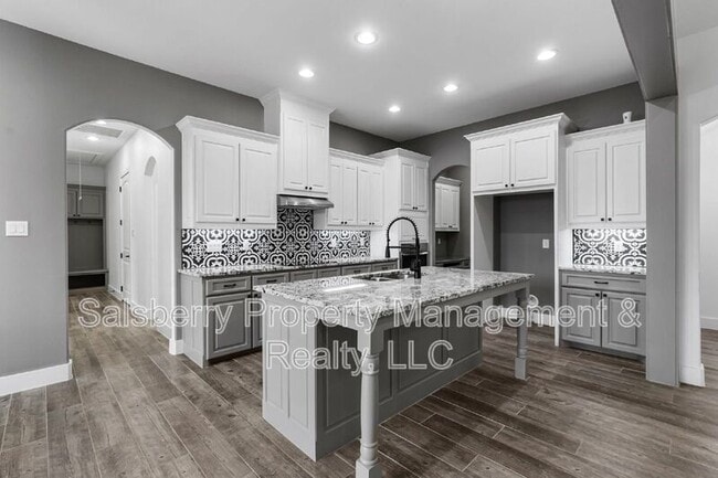 Building Photo - 121 Cedar Ln