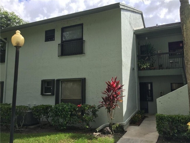 Foto del edificio - 4001 Carambola Cir N