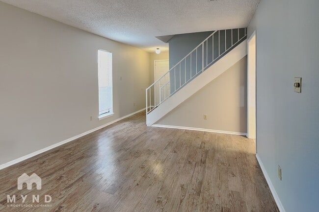 Building Photo - 2300 Berkett Dr