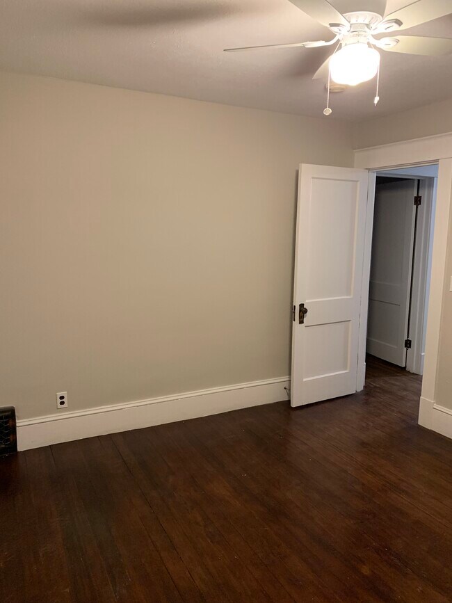 Foto del edificio - 796 Thompsonville Rd