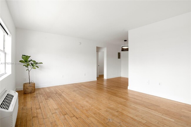 Foto del edificio - 8080 Tatum Waterway Dr