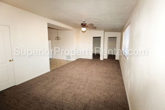 Building Photo - 35 E 600 S