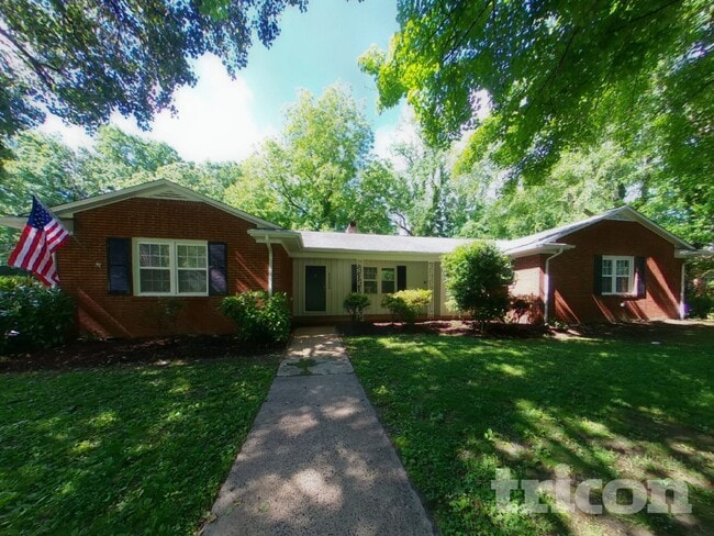 Building Photo - 1122 Paramount Cir