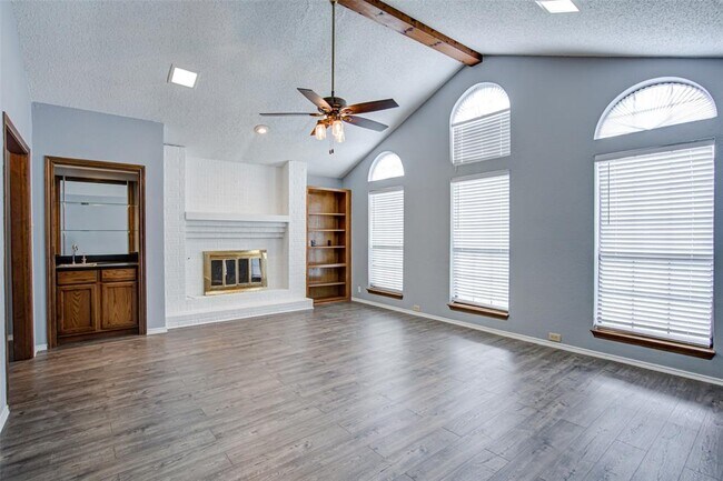 Building Photo - 3333 San Mateo Dr