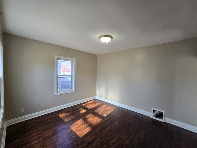 Building Photo - 511 Ricker St