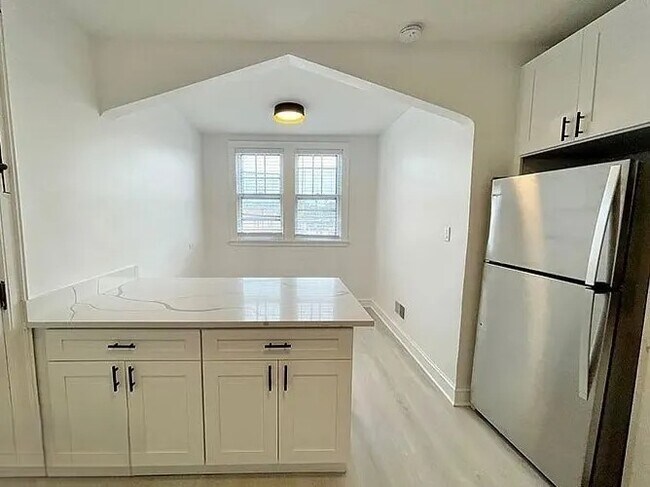 Foto del edificio - 5801 N Richmond St