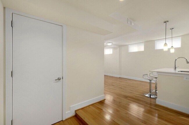 Building Photo - 809-811 Otis Pl NW