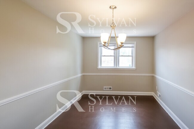 Building Photo - Prepare to fall in love with this 3 bedroo...