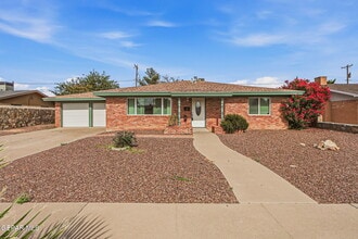 Building Photo - 3020 Wedgewood Dr