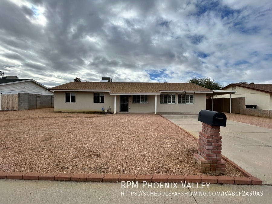 Heavily Upgraded N. Phx 4/2 w/Pool + 1 Car... House Rental in Phoenix