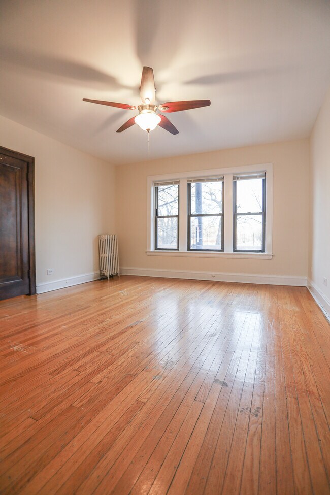 Building Photo - 4342 N Clark St