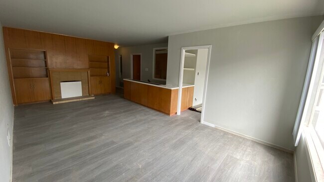 Building Photo - 361 2nd Ave