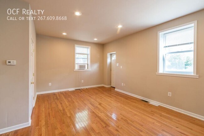 Building Photo - 2100 St Albans St