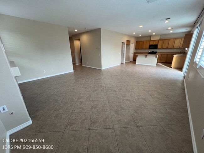 Building Photo - Eastvale 4 bedroom Home