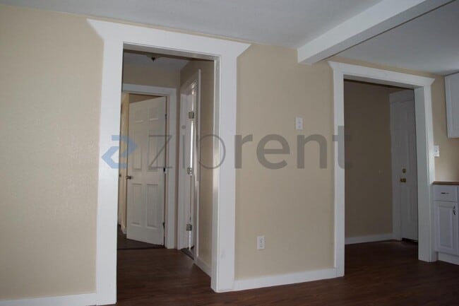 Building Photo - 521 S Polaris