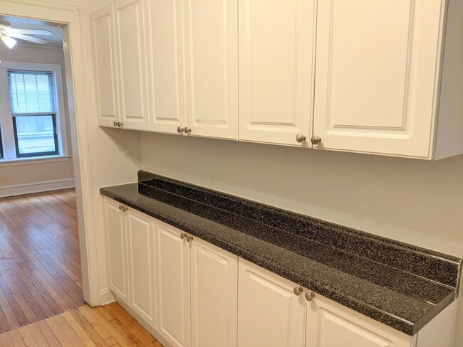 Foto del edificio - 925 Forest Ave