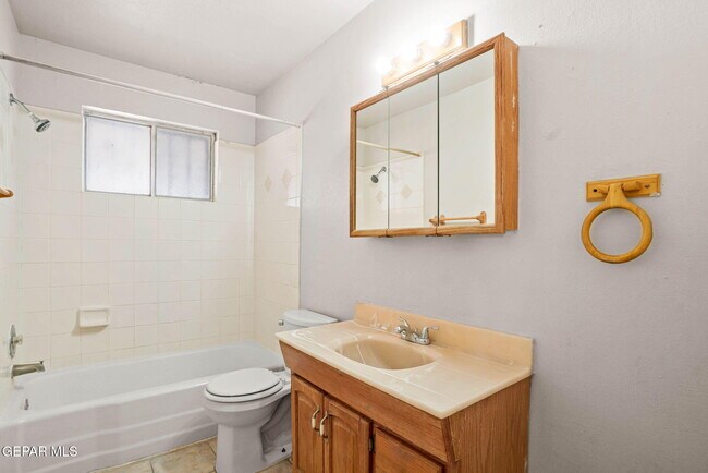 Foto del edificio - 4908 Royal Dr