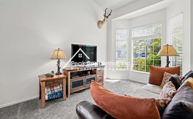 Building Photo - Wonderful 3bd/2ba Antelope Home with 2 Car...