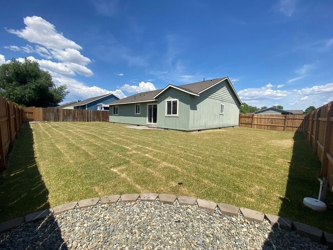Building Photo - 3 Bed 2 Bath Home for Rent!