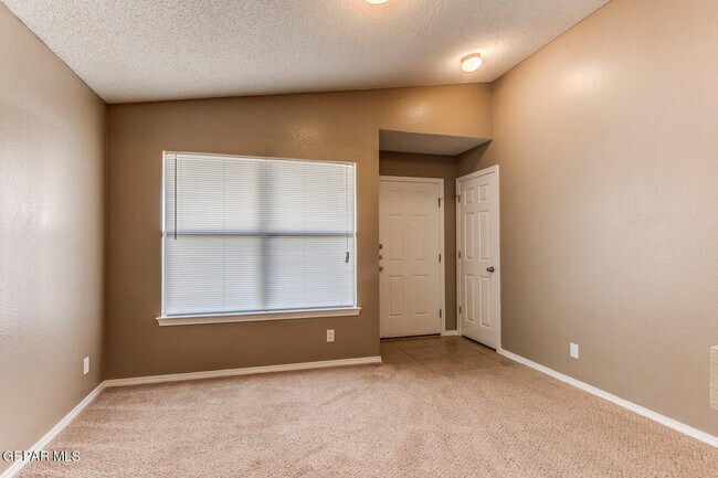 Foto del edificio - 3289 Emerald Point Dr