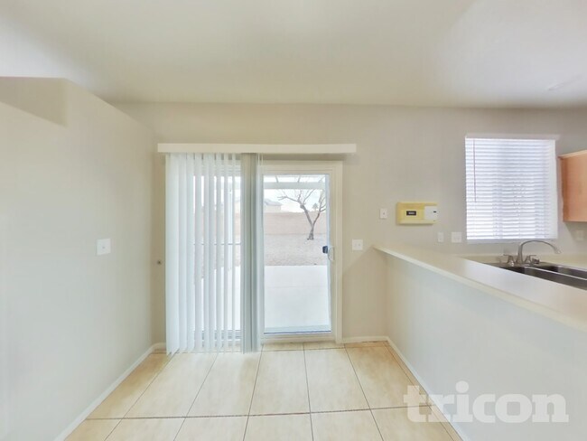 Foto del edificio - 2911 Extravagant Ave