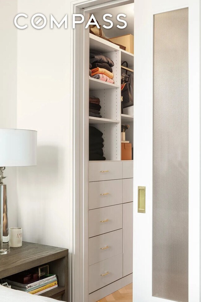 Foto del edificio - 50 Clinton St