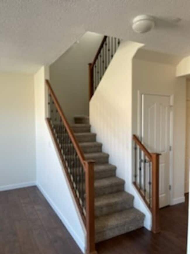 Building Photo - 3 bedroom 2.5 bathroom Townhome