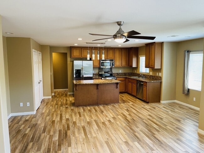Building Photo - Single Family Residence