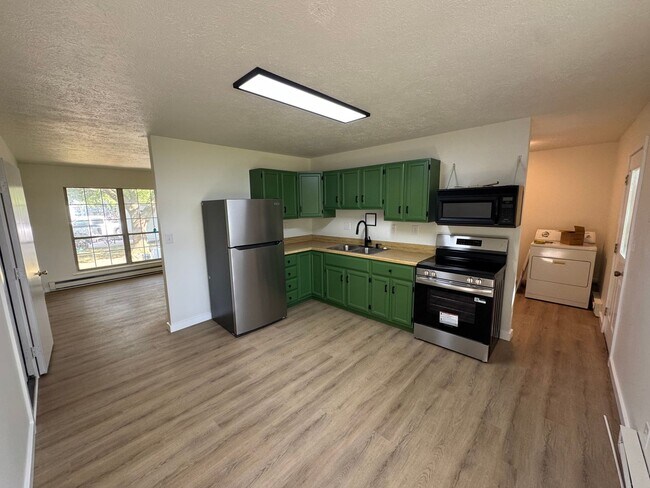 Building Photo - Remodeled Three Bedroom Single Family Home...