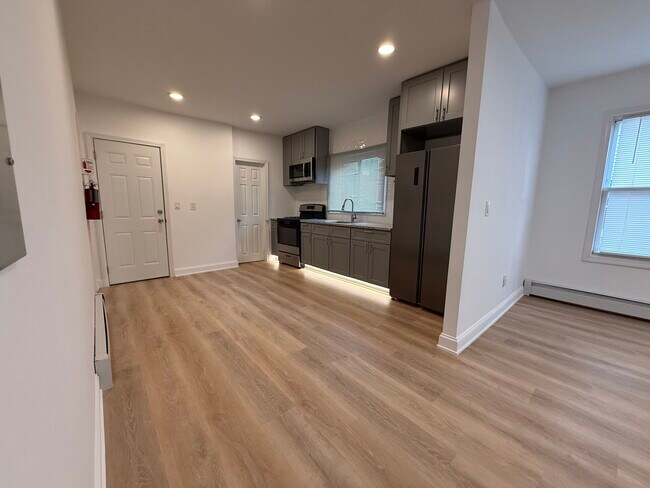 Building Photo - 98 Franklin Ave