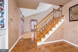 Building Photo - 5819 Stone Ridge Dr