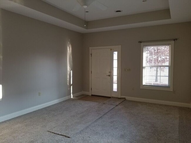 Building Photo - Large Duplex Overlooking Idle Creek