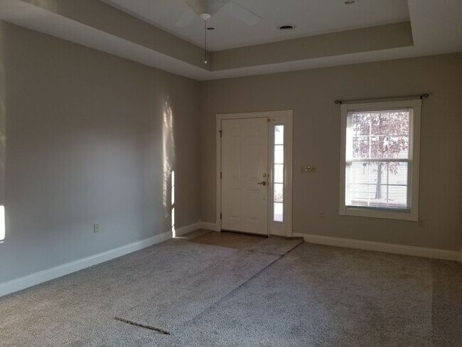 Foto del edificio - Large Duplex Overlooking Idle Creek