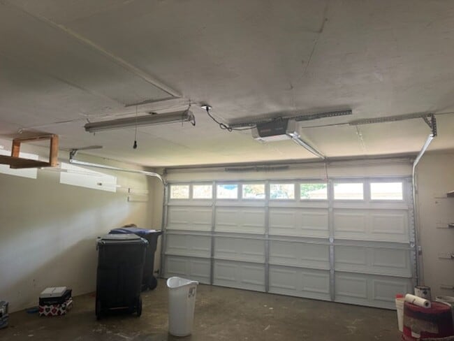 Building Photo - 3/2/2  Great Location LISD