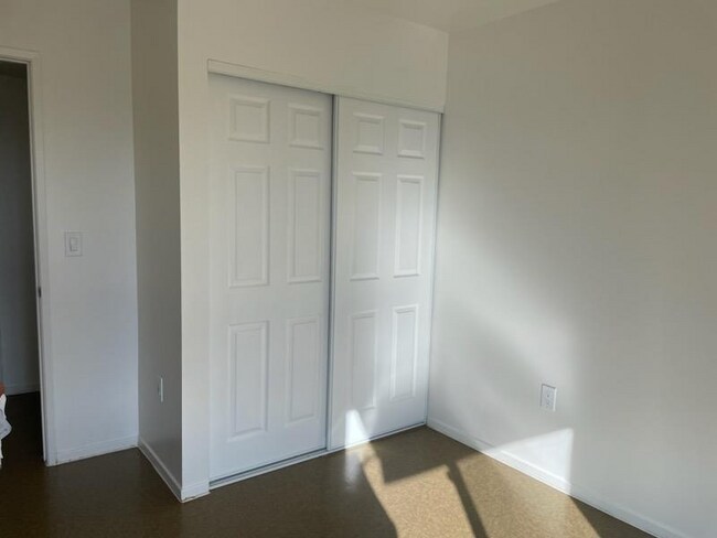 Foto del edificio - 831 W 70th St
