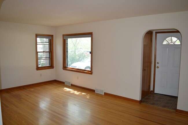 Building Photo - 7014 University Ave