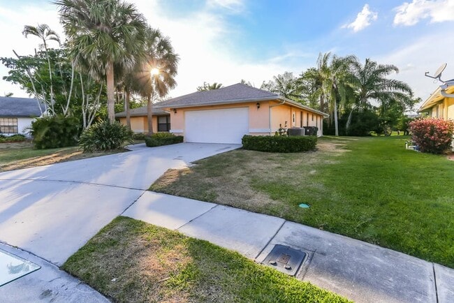 Building Photo - 1825 Lotus Ln