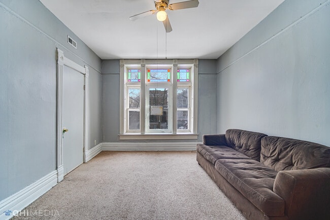 Building Photo - 1650 N Oakley Ave