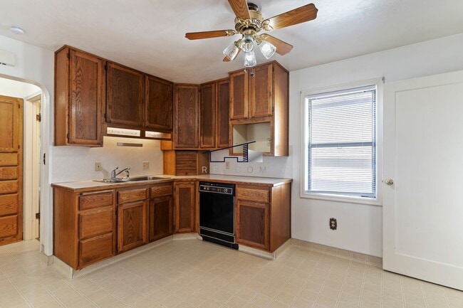 Building Photo - Quincy Duplex