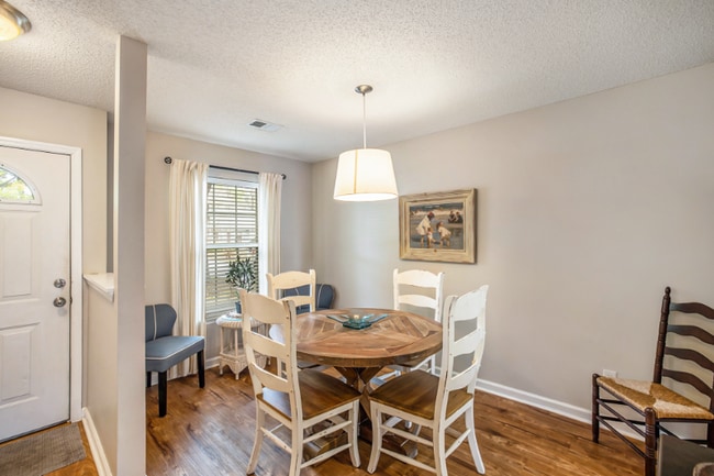 Photo - 1518 Blaze Ln House